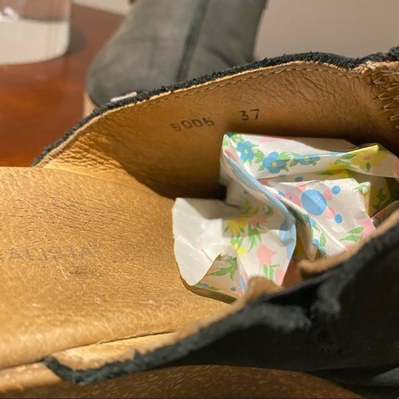 El Naturalista Women N5005
Pleasant Leaves Clogs Size 6.5 - Picture 7 of 8